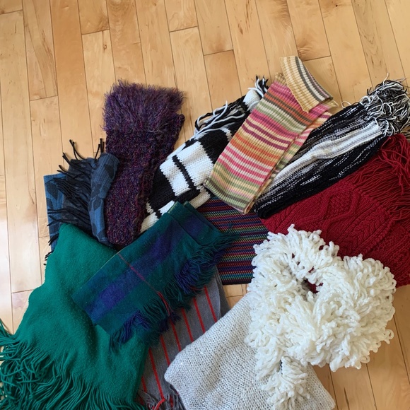 Bundle Of 12 Winter Scarves - Picture 11 of 13